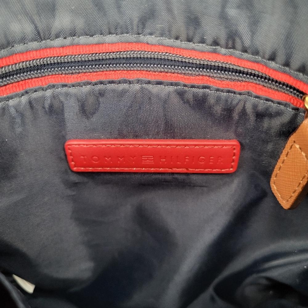 Tommy Hilfiger Signature Logo Brown & Tan Crossbody w/Adjustable Strap, Like New - Picture 8 of 10